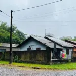 LOTE 004 - DIREITOS E AÇÕES DO IMÓVEL SITUADO NO BAIRRO LAGO AZUL EM ESTÂNCIA VELHA/RS COMPOSTO DO LOTE 01 DA QUADRA B DO LOTEAMENTO VALE DO SOL COM A ÁREA DE 287,50M2, COM UM PRÉDIO DE ALVENARIA DE 56,05M2 NA RUA CUIABÁ Nº 156.