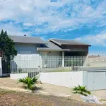 LOTE 009 - DIREITOS E AÇÕES DO TERRENO E E UM PRÉDIO RESIDENCIAL DE ALVENARIA, SITUADO NA RUA DEZ, Nº 170, NO BAIRRO LAGO AZUL, EM ESTÂNCIA VELHA