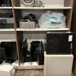 LOTE 004 - Estabilizadores, monitores, CPU, teclados, mouse, entre outros