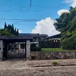 LOTE 002 - UMA CASA DE ALVENARIA, COM A ÁREA DE 164,83M2, SOB Nº 251 DA RUA HENRIQUE DIAS E A RESPECTIVA ÁREA DE TERRAS, COM 1.664,00M2, SITUADA NO BAIRRO LIRA, EM ESTÂNCIA VELHA/RS