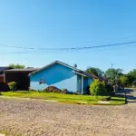 LOTE 004 - UM TERRENO SITUADO NO BAIRRO CAMPO GRANDE, EM ESTÂNCIA VELHA/RS, COMPOSTO DO LOTE 09 DA QUADRA  "A", DO LOTEAMENTO RECANTO DO SABIÁ, COM A ÁREA DE 261,87M2, COM UM PRÉDIO RESIDENCIAL DE ALVENARIA, COM A ÁREA DE 69,72M2, LOCALIZADO NA RUA DOS CARDEAIS Nº 1140