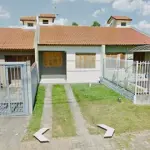 LOTE 001 - DIREITOS E AÇÕES DE 50% DE UM PRÉDIO RESIDENCIAL DE ALVENARIA, SOB Nº 327 DA RUA HOLANDA, CASA 02 DO CONDOMÍNIO RESIDENCIAL ROMEO BRANDT, COM A ÁREA TOTAL DE 59,00M2, NO BAIRRO LAGO AZUL EM ESTÂNCIA VELHA/RS