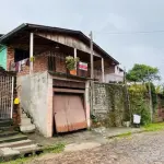 LOTE 003 - UM TERRENO, SITUADO NA ZONA ESPECIAL DE INTERESSE SOCIAL 2 (ZEIS 2), BAIRRO RINCÃO DOS ILHÉUS EM ESTÂNCIA VELHA - RS, COMPOSTO DO LOTE 05 DA QUADRA N DO LOTEAMENTO ALTO DA COLINA,  COM UMA RESIDENCIA DE ALVENARIA COM A ÁREA DE 24,30M2, NA RUA MARIA JULIA TREIN Nº 15.