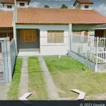 LOTE 001 - DIREITOS E AÇÕES DE 50% DE UM PRÉDIO RESIDENCIAL DE ALVENARIA, SOB Nº 327 DA RUA HOLANDA, CASA 02 DO CONDOMÍNIO RESIDENCIAL ROMEO BRANDT, COM A ÁREA TOTAL DE 59,00M2, NO BAIRRO LAGO AZUL EM ESTÂNCIA VELHA/RS
