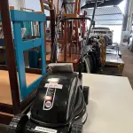 LOTE 083 - Máquina de cortar grama