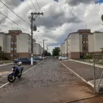 LOTE 004 - APARTAMENTO Nº 410 DO BLOCO 03 DO CONDOMÍNIO ALTOS DA ESTÂNCIA, SOB Nº 801 DA AVENIDA WALTER KLEIN, LOCALIZADO NO QUARTO PAVIMENTO COM ÁREA PRIVATIVA DE 41,8185M2 E ÁREA TOTAL DE 45,7547M2
