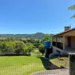 LOTE 002 - Terreno rural (sítio) com área de 4.200,00 M², dentro de um todo maior com 18ha aproximadamente, situado na "Fazenda Conceição" distrito de Ipiranga, na Rua Bem-te-vi do Condomínio Bela Vista, cidade de Gravataí/RS. Matrícula nº 39.944 do Registro de Imóveis de Gravataí/RS. No referido imóvel existe uma construção em alvenaria não averbada.
