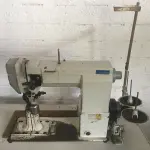 LOTE 004 - 01 Máquina de costura com uma agulha, Motor Eletrônico e Transporte Triplo