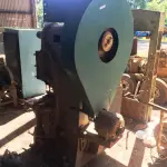 LOTE 024 - MÁQUINA DE CORTE DE CANTONEIRAS