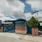LOTE 001 - Uma área de terras com aproximadamente 3.500,00m², sobre o terreno existe um prédio industrial de alvenaria com área aproximada de 3.340,00 m²( a metragem da área construída foi fornecida pela executada tendo em vista que junta a Prefeitura Municipal de Estância Velha só existe averbação(registro) e habite-se de apenas 1.273,45m²), matrículas nº 6236 e 1823. Trata-se de uma área de boa localização, zona mista, com prédio de alvenaria, que embora de construção mais antiga encontra-se em bom estado de conservação, com atendimento de todos os itens para funcionamento de suas atividades industrias, situado na Rua Almirante Tamandaré, nº 584, Bairro Lira, Estância Velha - RS
