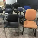 LOTE 012 - Cadeiras modelos diversos( 20 un )
