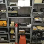 LOTE 084 - FERRAMENTAS P/TOPOGRAFIA E PROJETOS, RELÓGIO DE PONTO, FERRAMENTAS EM GERAL E EQUIPAMENTO ELETRÔNICO