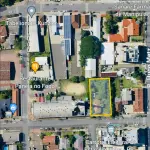 LOTE 009 - Uma casa de construção mista com área de 110,50 m² e o respectivo terreno com área superficial de 1.056,00 m², localizado na Rua Theodomiro Porto da Fonseca, nº 153, Bairro Centro, Estância Velha/RS. Registrado sob matrícula 10.316