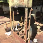 LOTE 038 - PRENSA HIDRÁULICA
