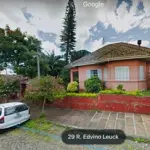 LOTE 002 - Uma casa de alvenaria própria para moradia, com a área construída de 330,17 m², terreno com mais ou menos 2.540,00 m², suas dependências, instalações e demais benfeitorias, situada na Rua Presidente Lucena, nº 4063, Bairro das Rosas, Estância Velha-RS, registrada sob matrícula 22.513