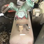 LOTE 052 - COMPRESSOR 30 PÉS