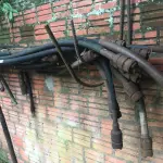 LOTE 076 - ALÇA DE ANCORAGEM P/CABOS( 06 PEÇAS ) E MANGOTES( DIVERSOS )