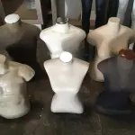 LOTE 008 - Cabides(699 un), Manequins(74 un) e outros