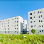 LOTE 001 - O Apartamento nº 23, do Bloco N, do Residencial Salgado Filho, que se localiza no primeiro andar ou segundo pavimento, com área real privativa de 45,64 m², constituído de sala de estar, cozinha/área de serviço, banheiro e 02 dormitórios, situado na Rua Evaldo Luiz Souza, nº 10, Bairro Canudos, Novo Hamburgo/RS. Registrado sob matrícula 128.821