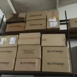 LOTE 055 - Sucata de vidro e papelão