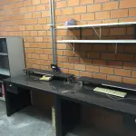 LOTE 161 - Mesas e armários para escritório e outro( 10 un )