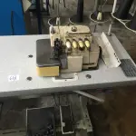 LOTE 121 - Máquina de costura