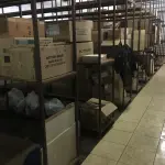 LOTE 055 - Sucata de vidro e papelão