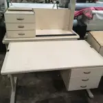LOTE 040 - Conjunto de mesas para escritório( 17 un )