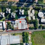 LOTE 002 - 12(doze) edificações em alvenaria, e o respectivo terreno com área de 4.339,00 m², e área total edificada de 3.768,26 m², situado na Rua Jaú, nºs 248, 256 e 318, Bairro Pátria Nova, Novo Hamburgo/RS. Registrado sob matrícula 28.161