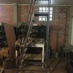 LOTE 125 - Escada móvel
