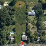 LOTE 002 - Terreno rural (sítio) com área de 4.200,00 M², dentro de um todo maior com 18ha aproximadamente, situado na "Fazenda Conceição" distrito de Ipiranga, na Rua Bem-te-vi do Condomínio Bela Vista, cidade de Gravataí/RS. Matrícula nº 39.944 do Registro de Imóveis de Gravataí/RS. No referido imóvel existe uma construção em alvenaria não averbada.