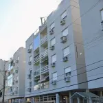 LOTE 001 - O apartamento residencial nº 501, Bloco B, localizado no quinto pavimento ou quarto andar, com área privativa de 124,99 m², e o Box nº 11 do Bloco B, com área privativa de 7,62 m², do Edifício Jardim Rivadávia Fernandes, situado na Rua Avaí, nº 338, Bairro Vila Rosa, Novo Hamburgo/RS. Registrados sob matrículas 32.945 e 32.961