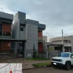 LOTE 001 - Prédio residencial de alvenaria, em dois pavimentos, sendo 49,06m² de pavimento térreo e 54,08m² de pavimento superior, com a área real privativa de 102,47 m², área real de uso comum de 0,67 m², totalizando uma área de 103,14 m², demonimado Casa 03 do "Condomínio Residencial Solin, e uma vaga de estacionamento descoberta com 12,50 m², situado na Rua Hulda Dienstmann, nº 235, Bairro Bela Vista, Estância Velha/RS. Registrado sob Matrícula nº 47.630