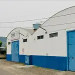 LOTE 001 - TERRENO URBANO com área de 1.016,04 m², de forma irregular, na Rua São Domingos, lado par, esquina com a Rua Arthur Hennemann, com PRÉDIO COMERCIAL em alvenaria com a área de 462,08 m², Rua São Domingos s/nº e DEPÓSITO DE ALVENARIA com área de 437,50 m², Rua São Domingos, nº 60, Bairro Integração, Parobé/RS. Objetos da matrícula nº 52.281 do Registro de Imóveis de Taquara/RS. - IMÓVEL OCUPADO - FORMA DE PAGAMENTO: À VISTA, MEDIANTE TRANSFERÊNCIA BANCÁRIA PROVENIENTE DE CONTA DE TITULARIDADE DO ARREMATANTE.