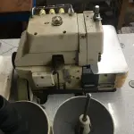 LOTE 121 - Máquina de costura