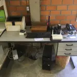 LOTE 161 - Mesas e armários para escritório e outro( 10 un )