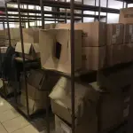 LOTE 055 - Sucata de vidro e papelão