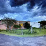 LOTE 001 - Prédio Industrial com área de 900,00 m², e o respectivo terreno com área de 1.842,00 m², situado na Rua Pedro Trott, nº 680, Bairro Figueira, Igrejinha/RS.  Matrícula nº 12.040 do Registro de Imóveis de Igrejinha/RS, e do Cadastro Imobiliário nº 121851 da Prefeitura Municipal de Igrejinha/RS.  A construção em alvenaria que existe no referido imóvel não encontra-se averbada.